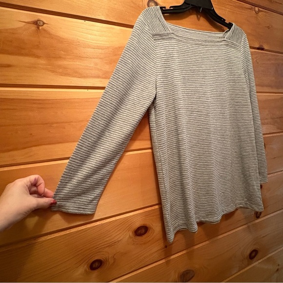 LOFT Relaxed Gray Ribbed Long Sleeve Blouse size M - Picture 3 of 9